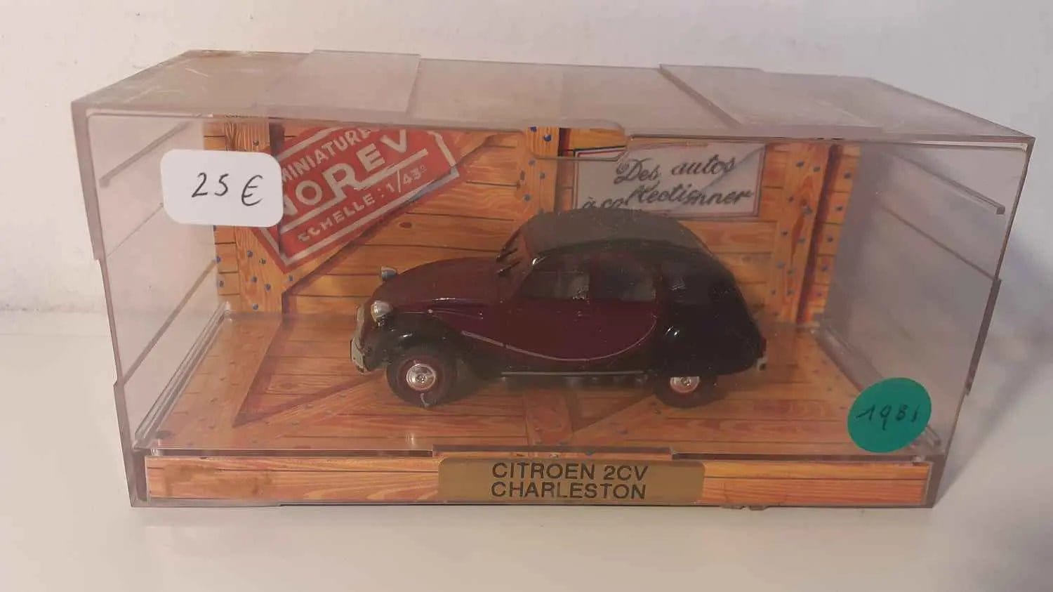 Voitures Miniatures Citroën 2 CV Charleston bordeaux et noire de 1981 (Norev) - Bernard Miniatures