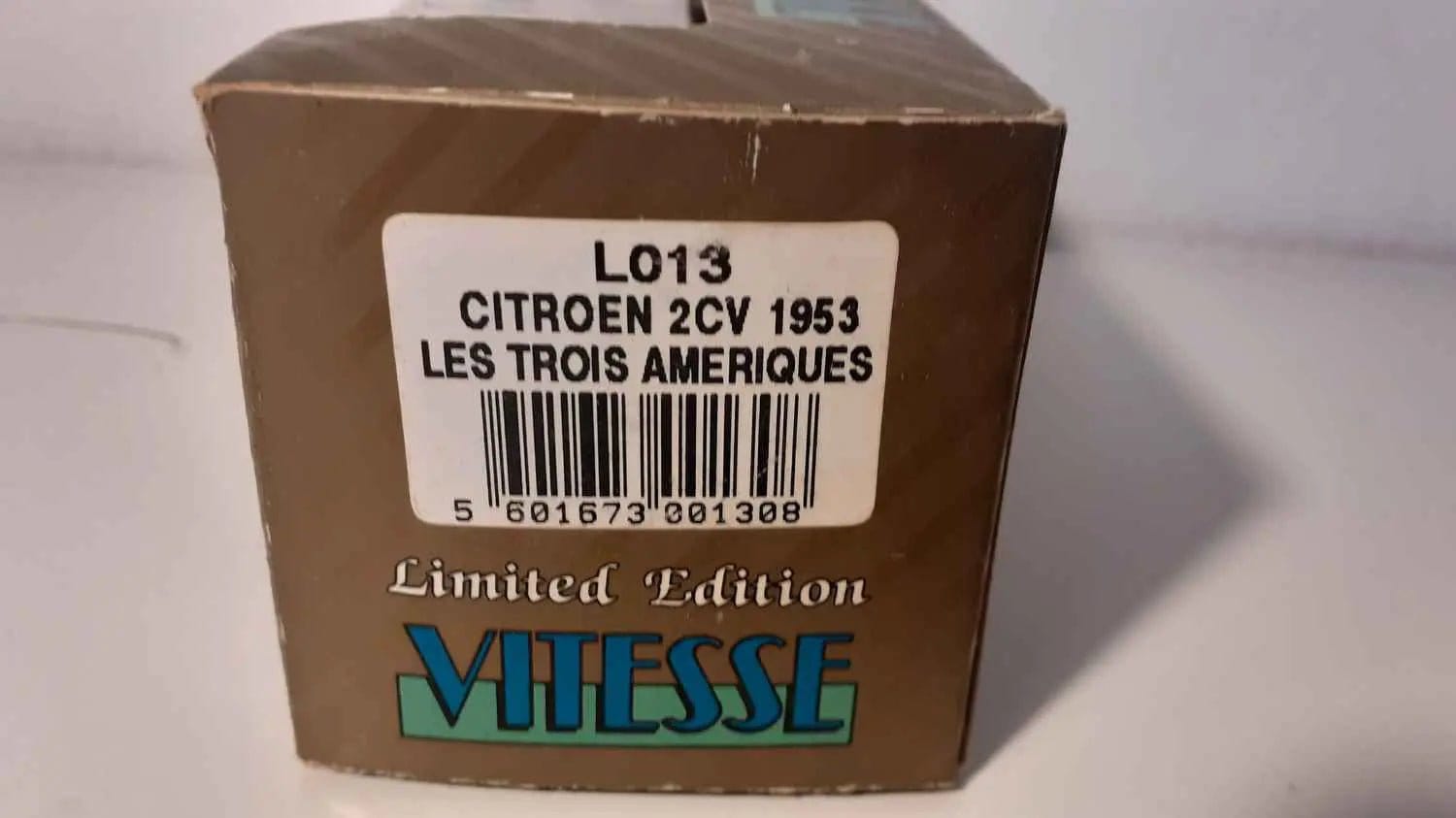 Voitures Miniatures Citroën 2 CV LES TROIS AMERIQUES grise foncée de 1953 (marque Vitesse) - Bernard Miniatures