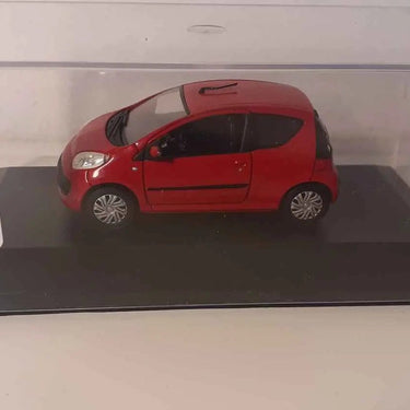Voitures Miniatures Citroën C1 rouge de 2005 (boite plexi) - Bernard Miniatures