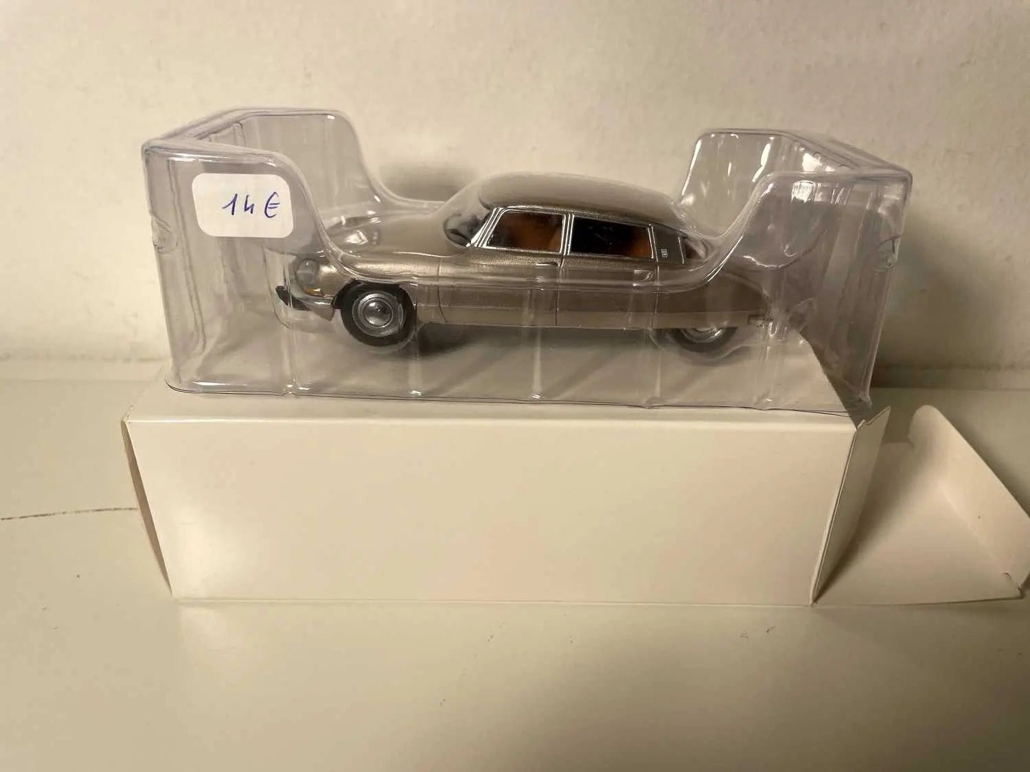 Voitures Miniatures Citroën DS21 dans blister + boite en carton - Bernard Miniatures