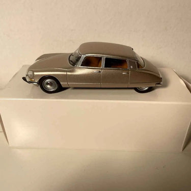 Voitures Miniatures Citroën DS21 dans blister + boite en carton - Bernard Miniatures