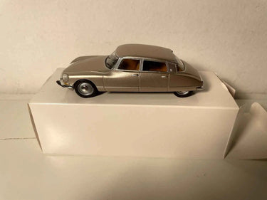Voitures Miniatures Citroën DS21 dans blister + boite en carton - Bernard Miniatures
