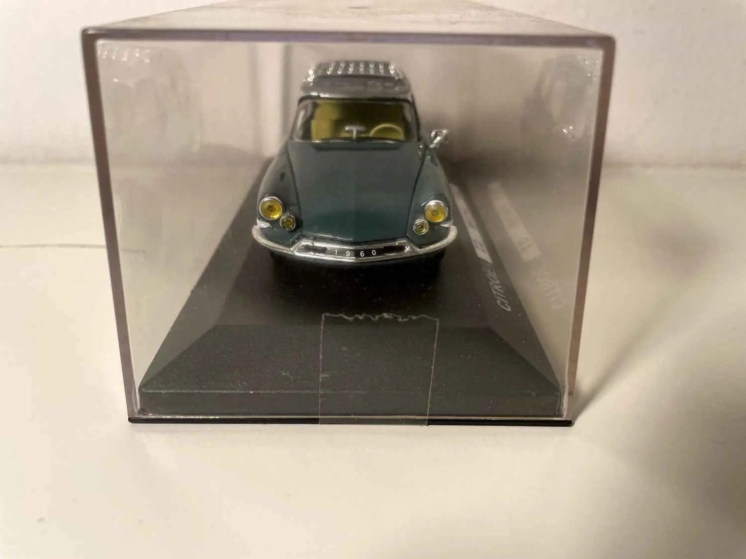 Voitures Miniatures Citroën ID break verte foncée et toit gris avec galerie de 1960 (boite plexi) - Bernard Miniatures