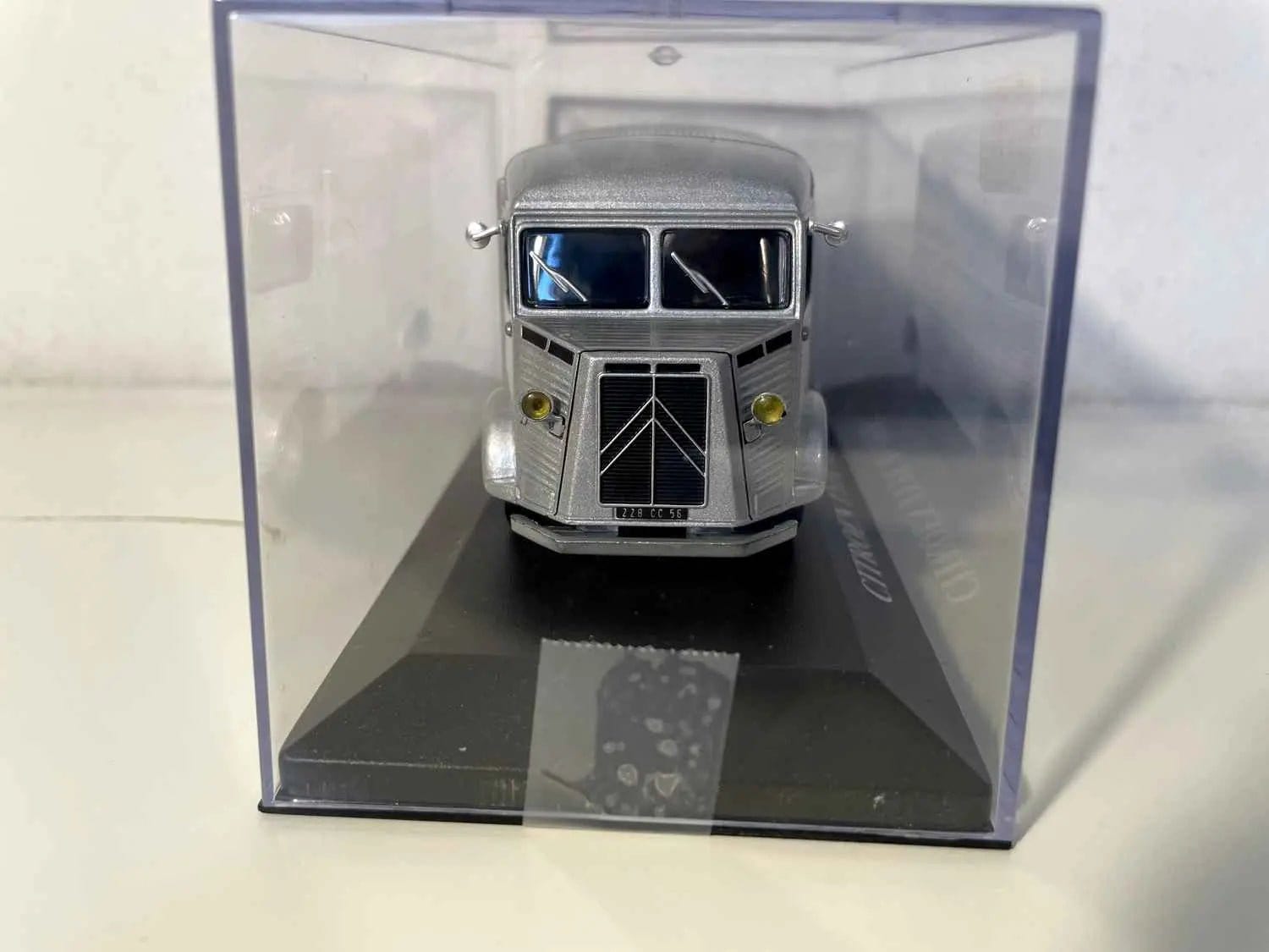 Voitures Miniatures Citroën type H gris de 1958 - Bernard Miniatures