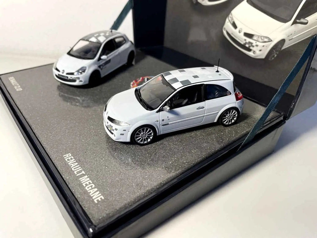 Voitures Miniatures Coffret Renault F1 Team avec 1 Mégane 2 RS et 1 Clio 3 RS - Bernard Miniatures