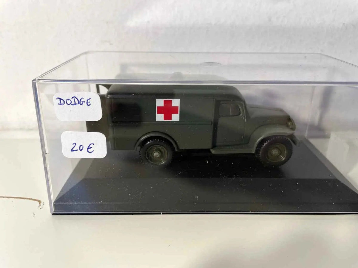 Voitures Miniatures Dodge militaire infirmerie (collection Solido) - Bernard Miniatures