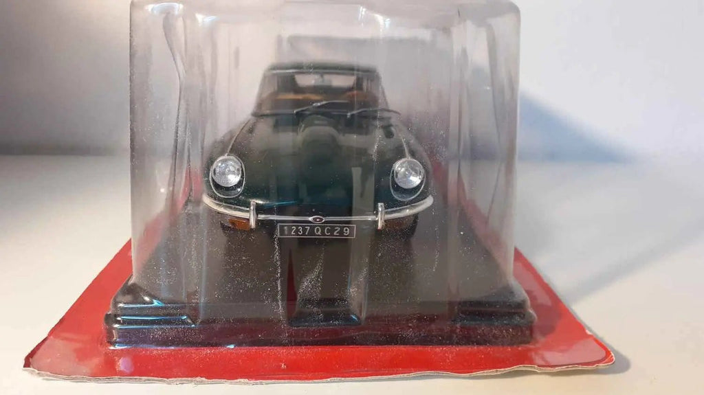 Voitures Miniatures Jaguar type E verte foncée de 1962 (échelle 1/24ème) - Bernard Miniatures