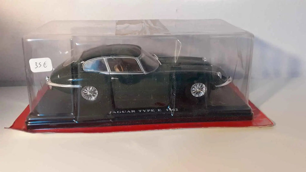 Voitures Miniatures Jaguar type E verte foncée de 1962 (échelle 1/24ème) - Bernard Miniatures