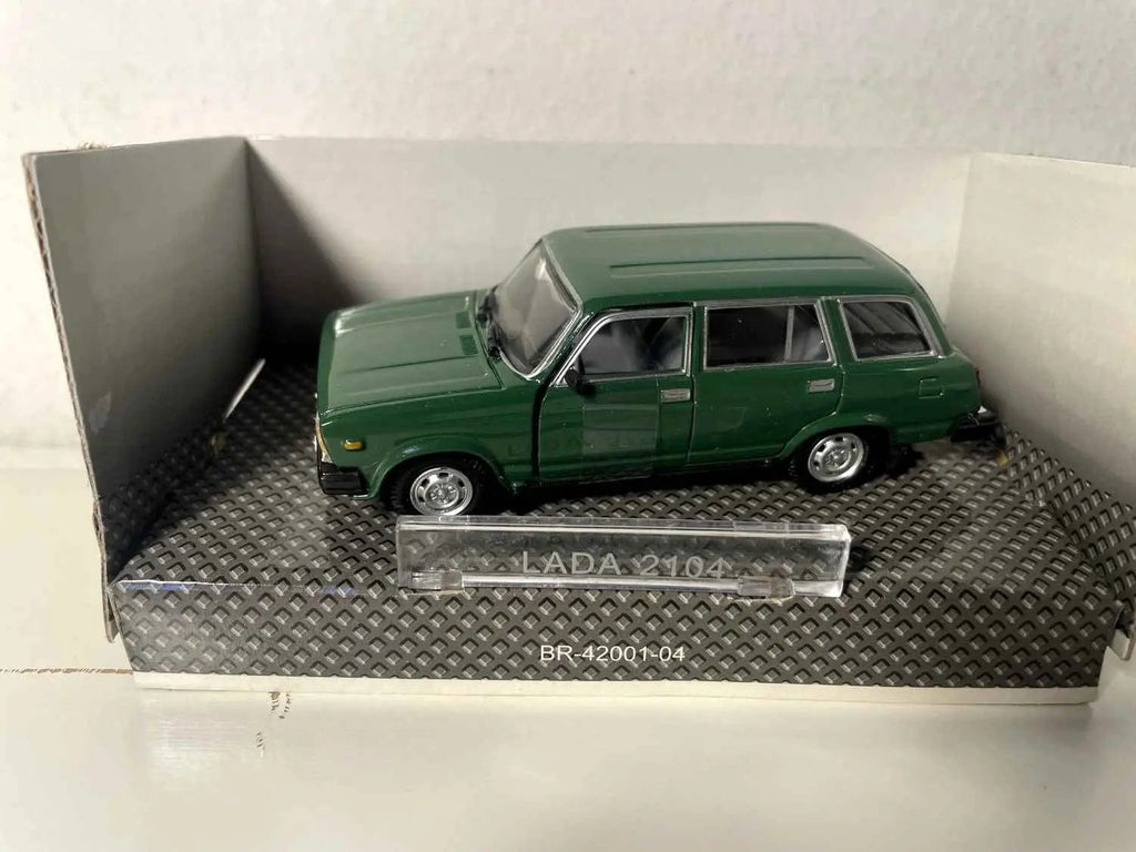 Voitures Miniatures LADA 2104 break verte - Bernard Miniatures