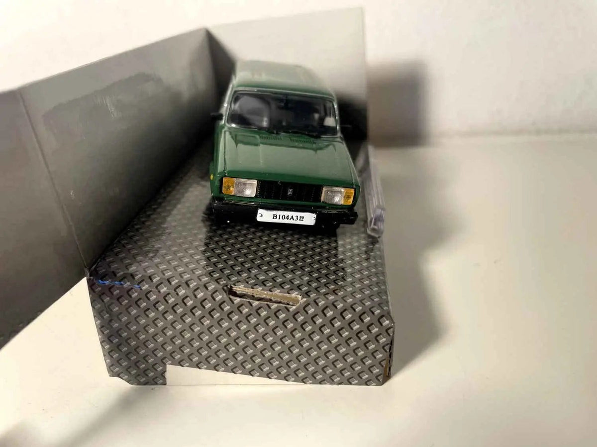 Voitures Miniatures LADA 2104 break verte - Bernard Miniatures