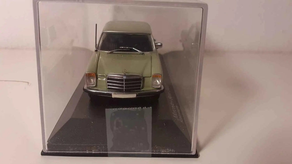 Voitures Miniatures Mercedes-Benz 240D verte de 1973 (MINICHAMPS référence 400 034001) - Bernard Miniatures