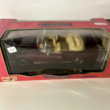 Voitures Miniatures Mercedes-Benz 280SE bordeaux de 1966 (échelle 1/18ème) - Bernard Miniatures