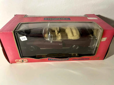 Voitures Miniatures Mercedes-Benz 280SE bordeaux de 1966 (échelle 1/18ème) - Bernard Miniatures