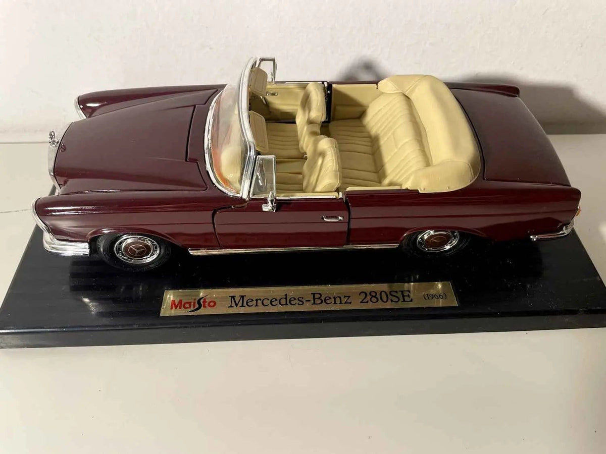 Voitures Miniatures Mercedes-Benz 280SE bordeaux de 1966 (échelle 1/18ème) - Bernard Miniatures