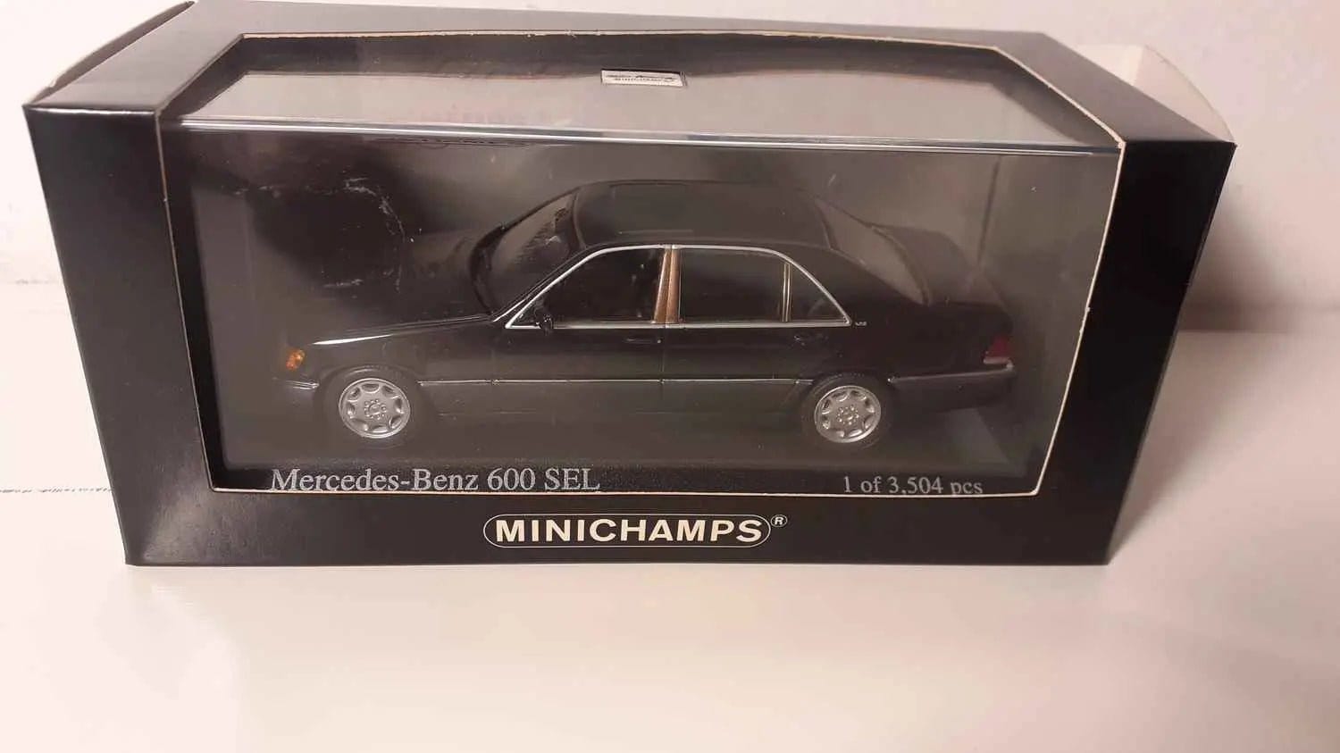 Voitures Miniatures Mercedes-Benz 600 SEL noire de 1991 (MINICHAMPS référence 400 035400) - Bernard Miniatures