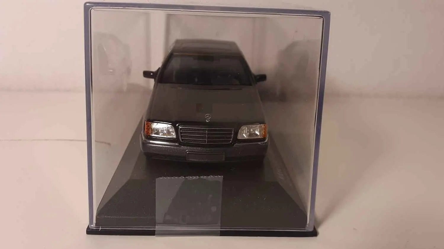 Voitures Miniatures Mercedes-Benz 600 SEL noire de 1991 (MINICHAMPS référence 400 035400) - Bernard Miniatures