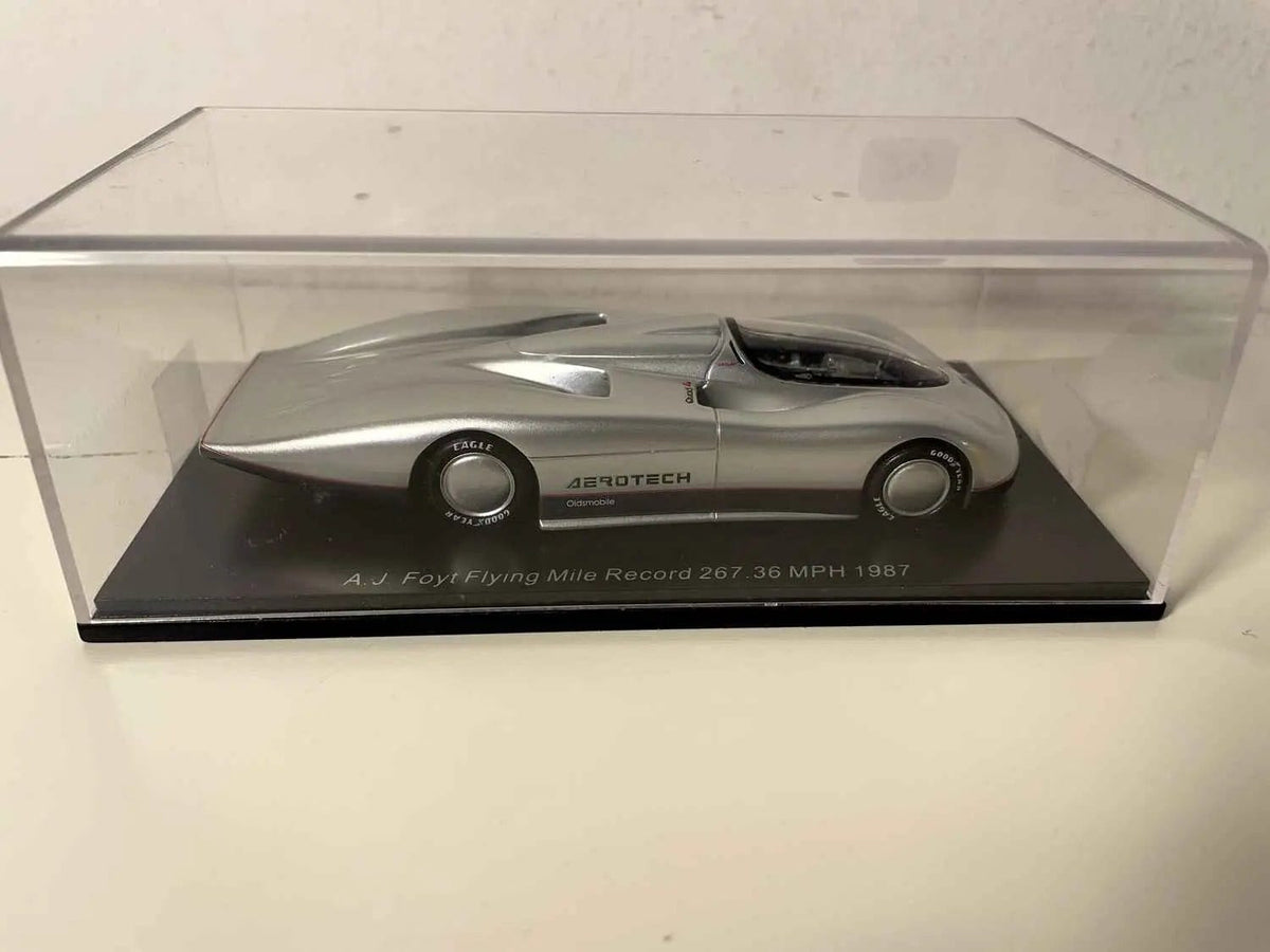 Voitures Miniatures Oldsmobile Aérotech Long Tail Quad 4 double turbo grise (A.J. Foyt Flying mile record 267.36 MPH de 1987 - Bernard Miniatures