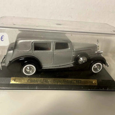 Voitures Miniatures Packard Super Eight Sedan grise de 1937 (voiture américaine) - Bernard Miniatures