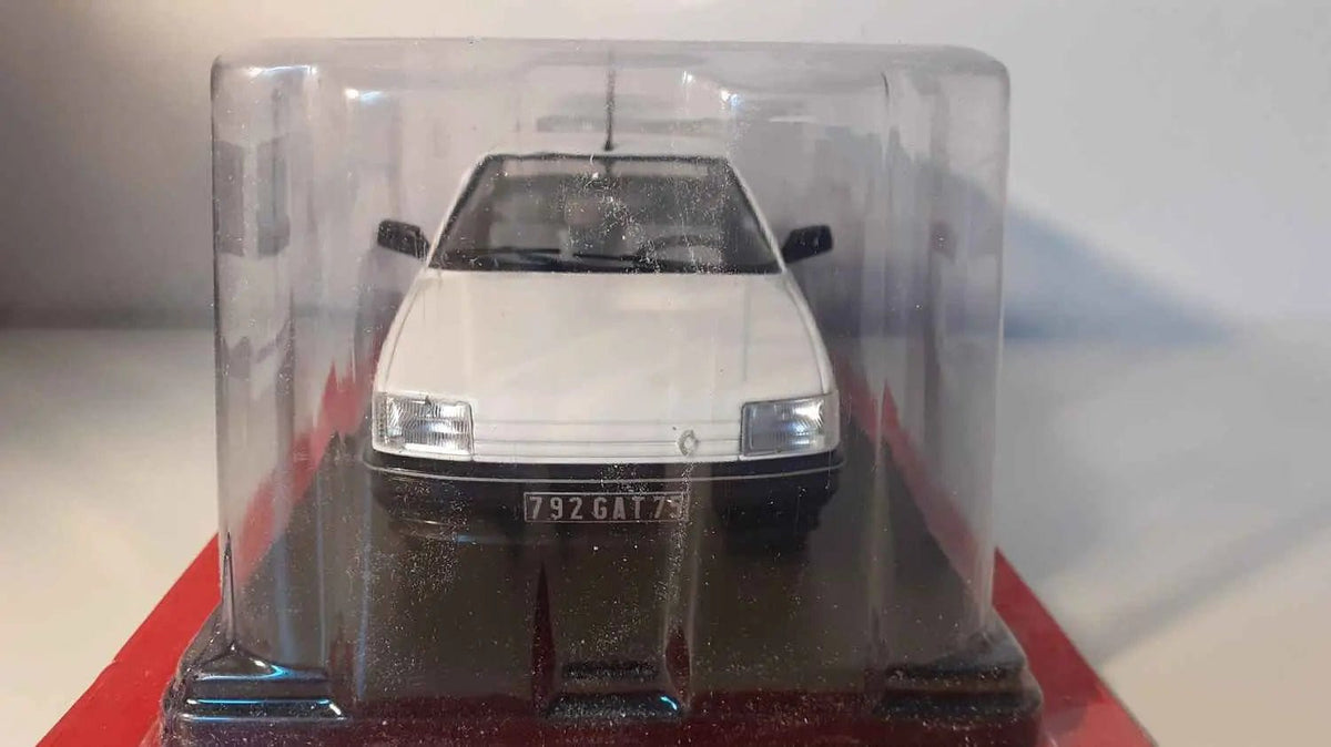 Voitures Miniatures Renault 21 GTS blanche de 1990 (échelle 1/24ème) - Bernard Miniatures