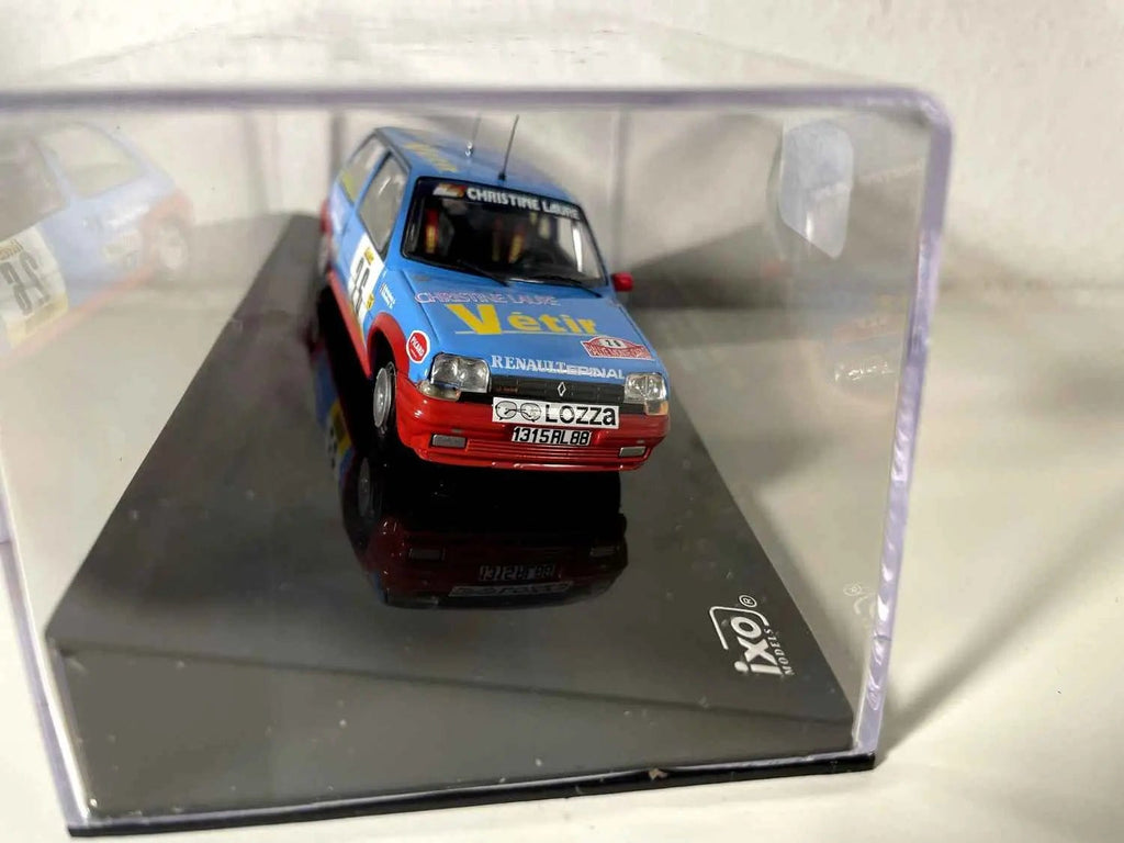 Voitures Miniatures Renault 5 GT Turbo bleue et rouge numéro 26 - rallye de Monté-Carlo de 1988 (IXO) - Bernard Miniatures