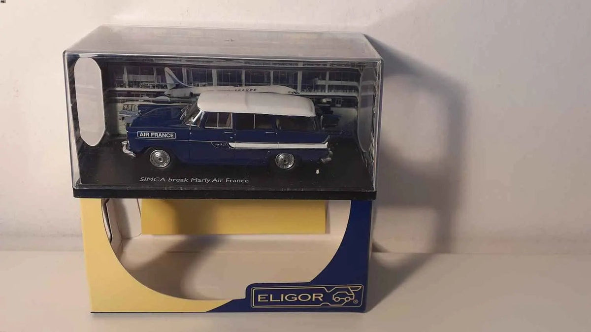 Voitures Miniatures Simca break Marly bleue et toit blanc (compagnie AIR FRANCE) - Bernard Miniatures