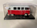 Volkswagen Combi T1B rouge et blanc de 1960 (échelle 1/24ème) Bernard Miniatures