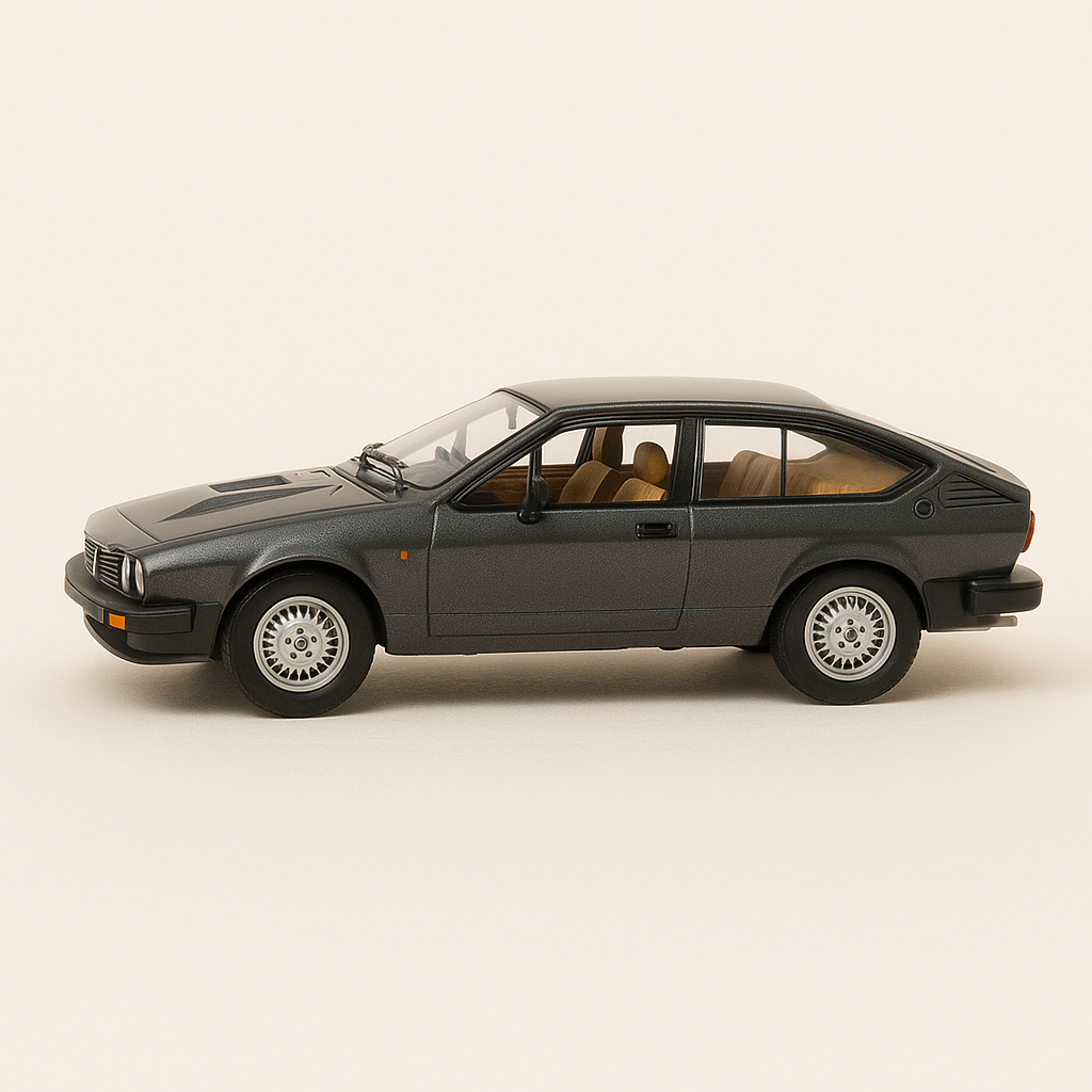 Alfa Roméo GTV6 grise - JAMES BOND - OCTOPUSSY