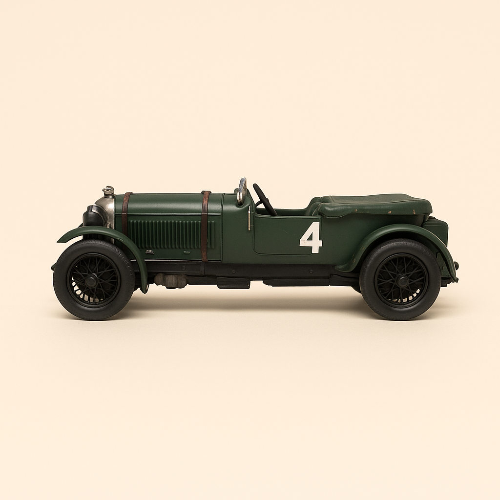 Donkelgréng Bentley Speed Six Nummer 4 (24 Stonne vu Le Mans 1930)