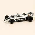 Photo professionnelle de la voiture miniature Brabham Bt 49C Blanche De 1981 Formule 1 - Image clean haute qualité
