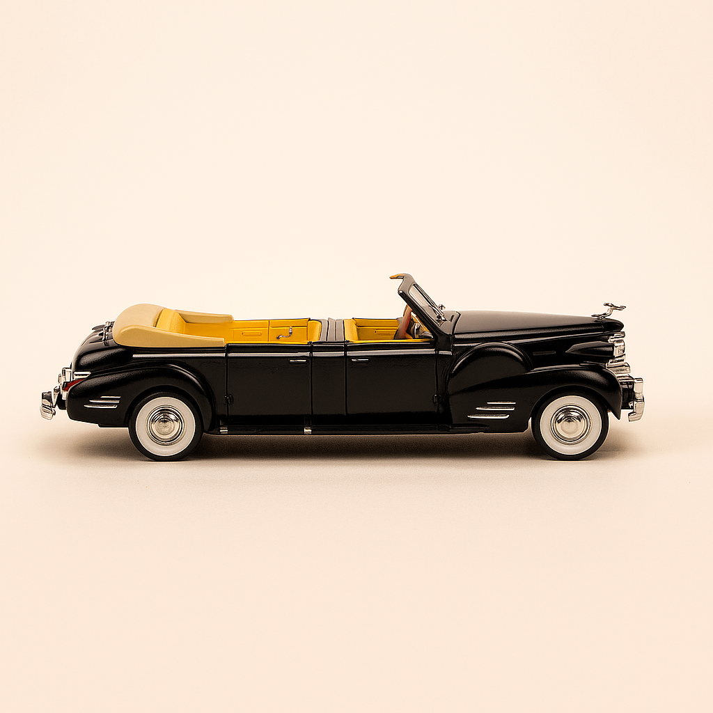 Schwaarze Cadillac V-16 Queen Mary (Head of State Auto Kollektioun)