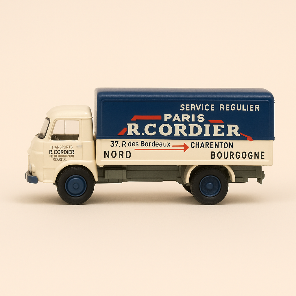 Camión de transporte de plataforma cubierta Panhard Movic R. Cordier