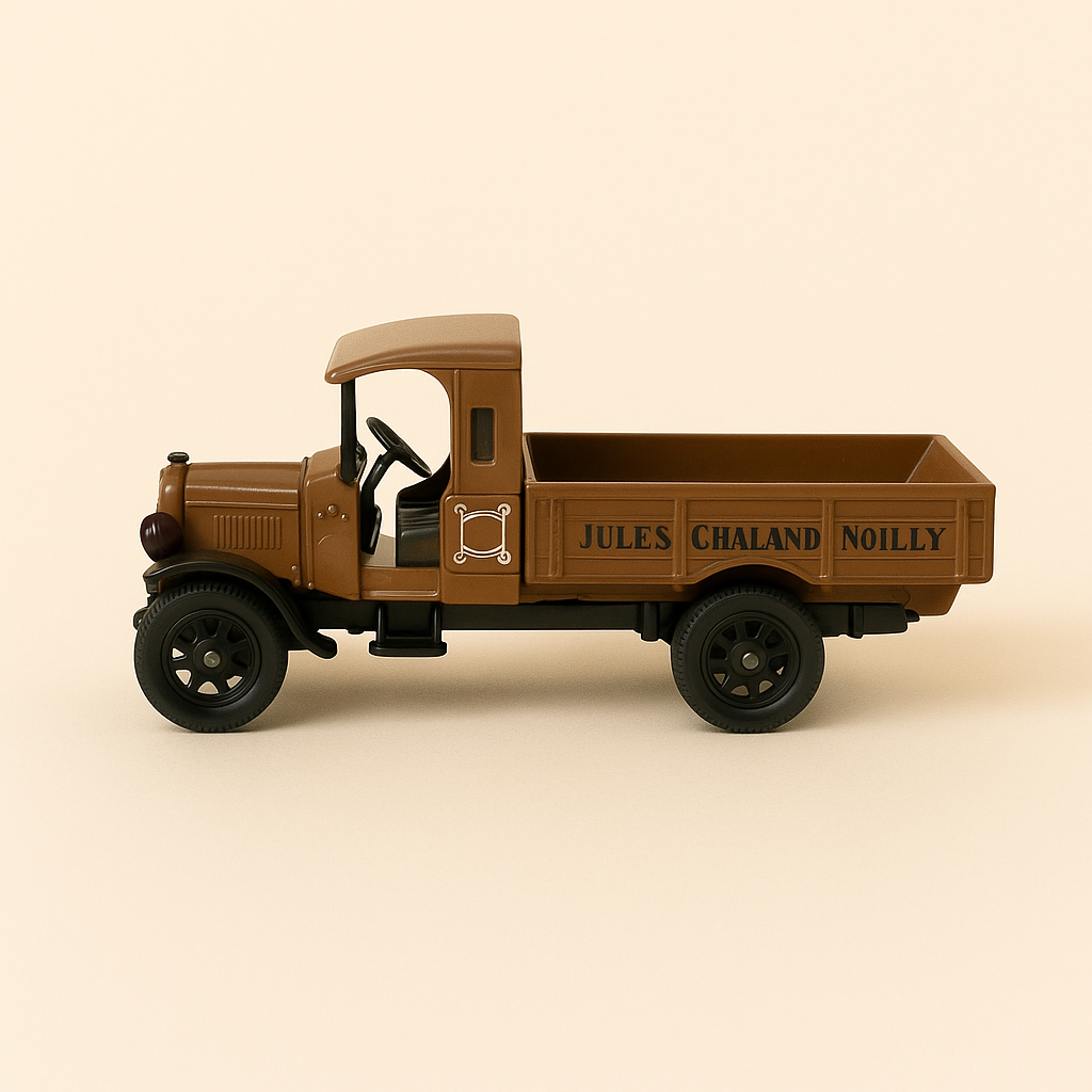 Braune Renault Camion C823 vun 1926 (transportéiert de Jules Goulard - Wäin a Kuel)