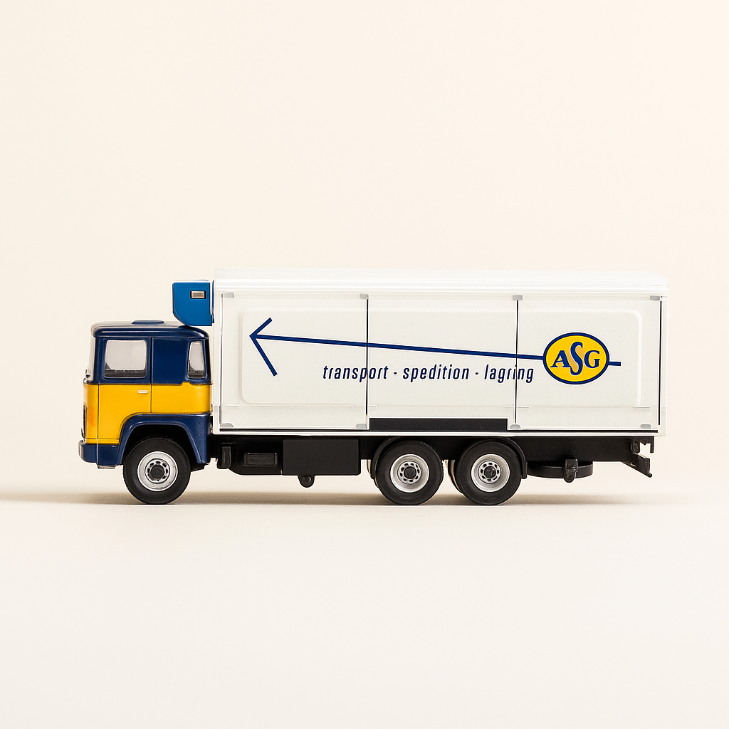 Camion Scania 140 V8 transport ASG cabine jaune et bleue et caisse blanche