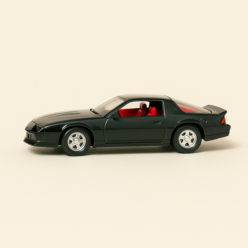 Czarny Chevrolet Camaro z 1983 roku (samochód amerykański) – pudełko z pleksiglasu