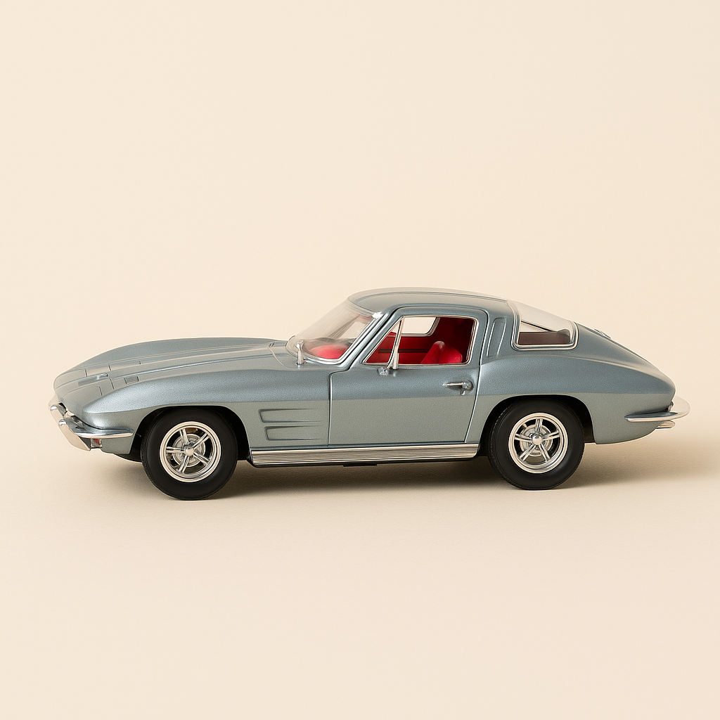 Chevrolet Corvette Stingray grigia del 1963 (auto americana)