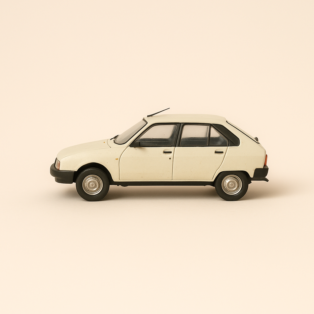 Wäiss Citroën Axel aus 1985 (Plexi Box)