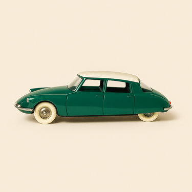 Photo professionnelle de la voiture miniature Citroen Ds 19 Verte Et Toit Blanc Dinky Toys Editions Atlas - Image clean haute qualité