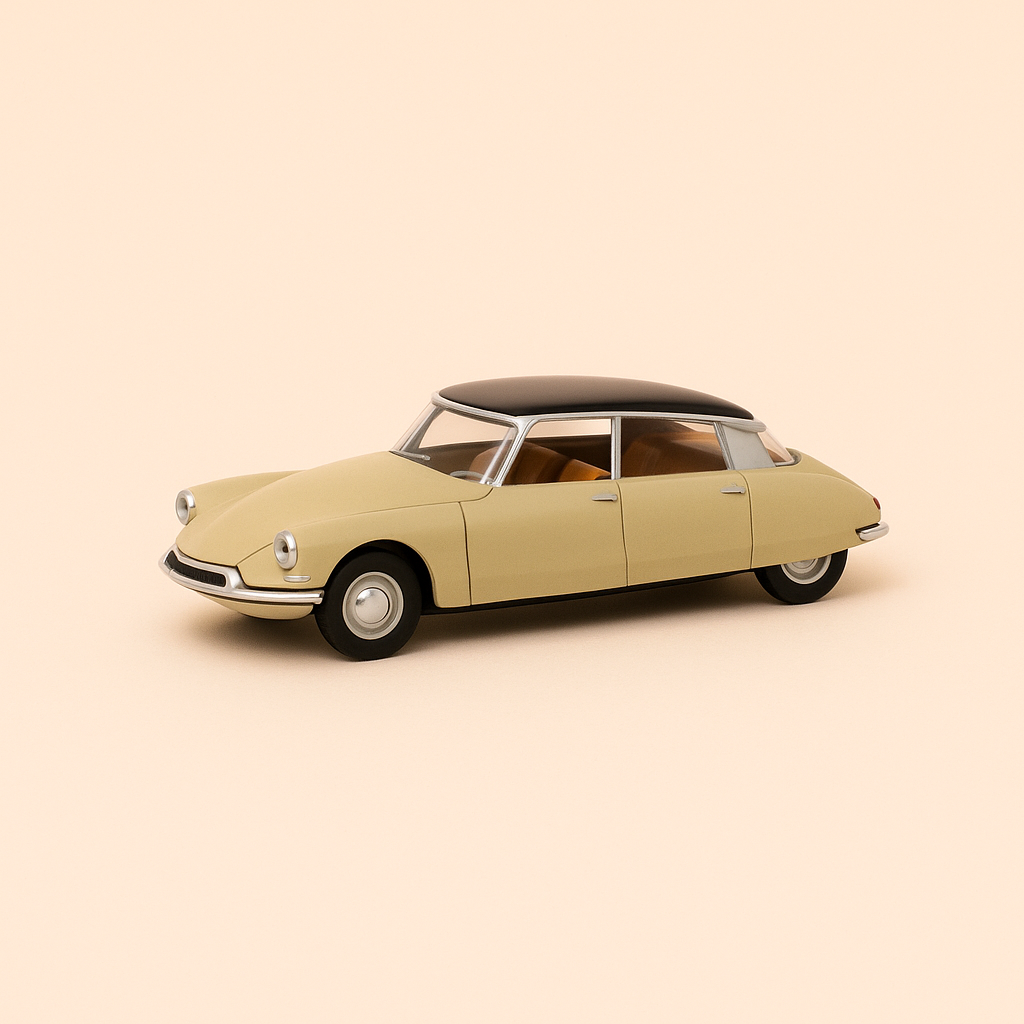 Citroën DS19 beige vun 1956 + Citroën DS19 schwaarz-wäiss Polizeiwagen vun 1958 (HO-Moossstaf)