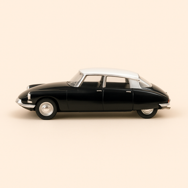 Photo professionnelle de la voiture miniature Citroen Ds19 Noire Et Toit Blanc Boite Plexi - Image clean haute qualité