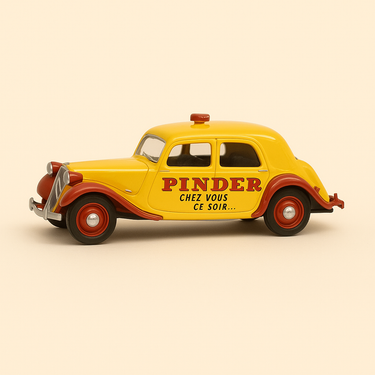 Photo professionnelle de la voiture miniature Citroen Traction Avant Jaune Et Rouge Du Cirque Pinder La Nationale 7 - Image clean haute qualité