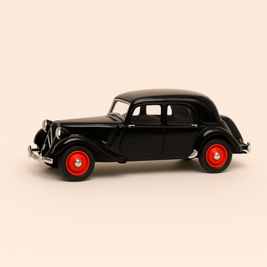 Photo professionnelle de la voiture miniature Citroen Traction Noire Et Jantes Rouges De 1939 Boite Plexi - Image clean haute qualité