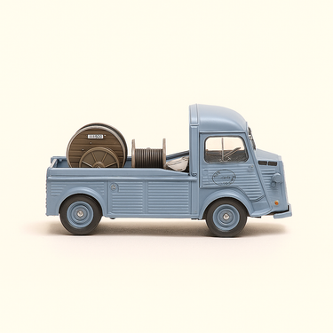 Photo professionnelle de la voiture miniature Citroen Type Hy Bleu De 1963 Plateau Porte Bobines 1500 Kg Edf - Image clean haute qualité