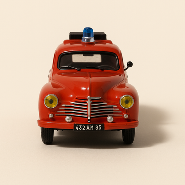 Renault Colorale 4x4 rouge POMPIERS (boite plexi) - Image haute qualité