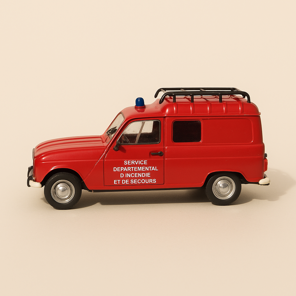 Renault fourgonnette 4L rouge des POMPIERS (voiture avec galerie) service départemental d'incendie et de secours