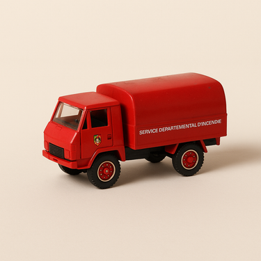 Berliet 4x4 tuyaux POMPIERS (Solido référence 2162) - Image haute qualité