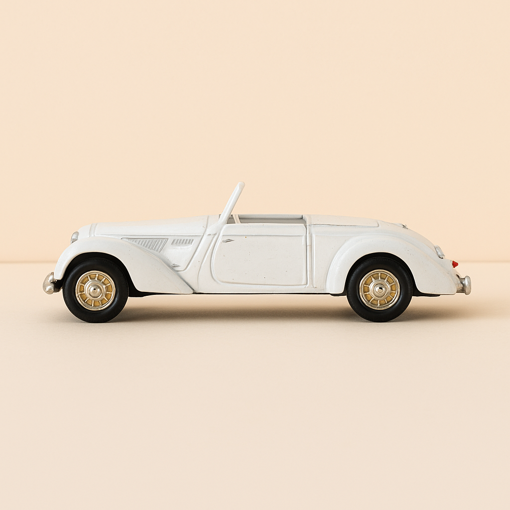 Hotchkiss 686 S49 blanche "Juges" du Tour de France de 1954 - Image haute qualité