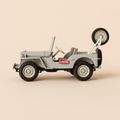Jeep Willys blanche d'assistance avec porte-vélos du Tour de France de 1951 - Image haute qualité