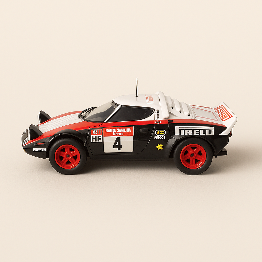 Lancia Stratos blanche, rouge et noire numéro 4 - rallye de San-Rémo de 1978