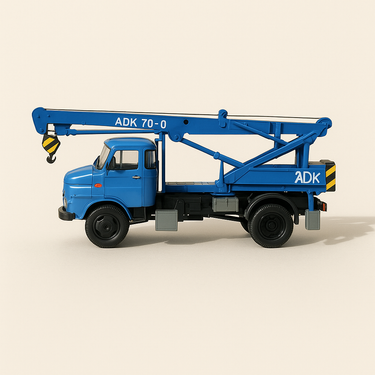 Camion grue IFA W50 ADK bleu - Image haute qualité