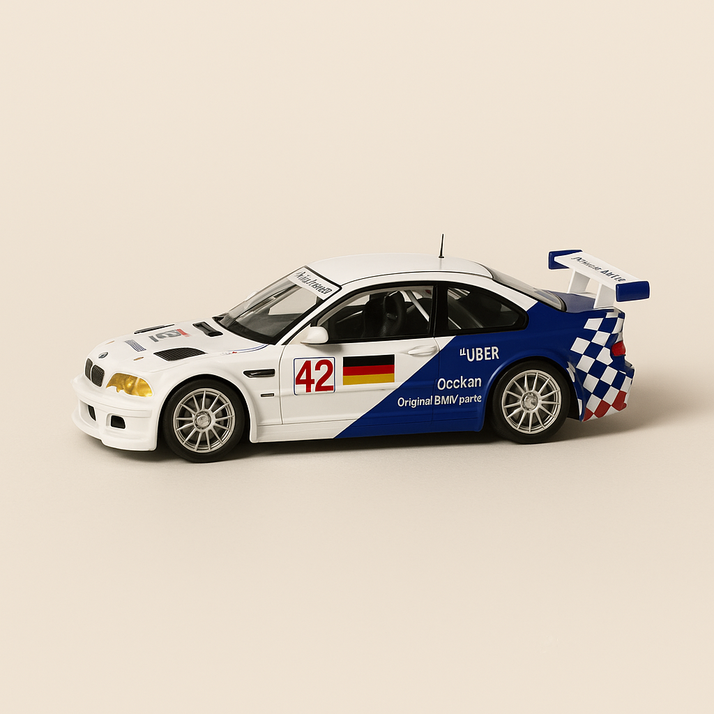 BMW M3 GTR blanche et bleue numéro 42 (Minichamps)